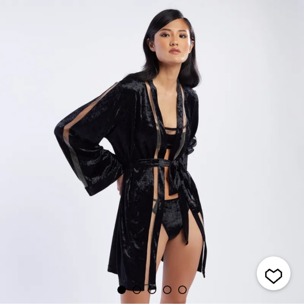 $90 Savage x Fenty Rihanna Sexy Short Velvet Robe